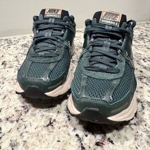 Nike Vomero 5